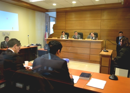 Fiscal a cargo del caso, Fernando Dobson Soto, interrogando a la imputada.