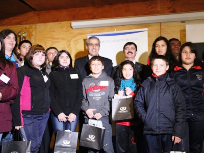 Sabas Chahuán junto a los escolares de la Región del Maule