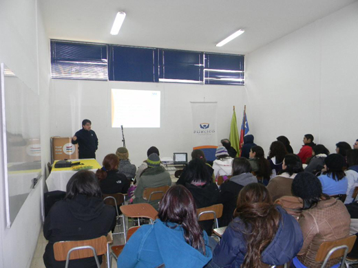 Charla sobre violencia Intrafamiliar en Universidad de Los Lagos en San Fernando  