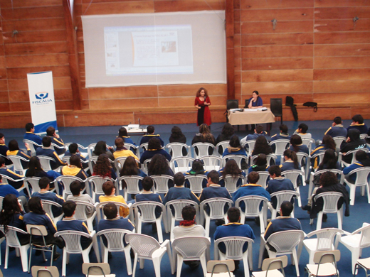 Charla sobre el rol de la Fiscalía de Chile y Responsabilidad Penal Adolescente efectuada por la Fiscalía Local de Castro a estudiantes del Colegio San Crescente de la capital de la provincia de Chiloé.