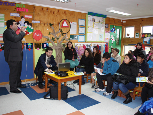 El Fiscal Níder Orrego explica cómo la Fiscalía investiga los delitos sexuales contra menores a los apoderados del Jardín Infantil Anulén del sector de Alerce Sur, Puerto Montt.