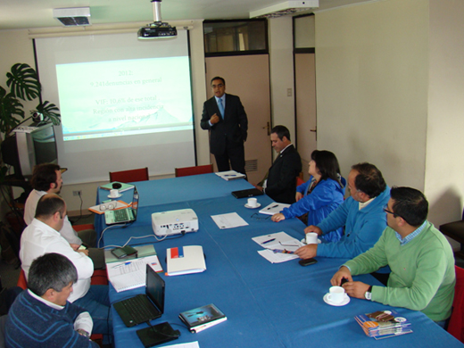 Charla Puerto Aysén, representantes empresas salmoneras