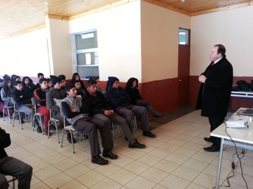 •	La exposición realizada ante los jóvenes de la comuna de San Pedro, en Melipilla, sobre los alcances de la Ley 20.084.