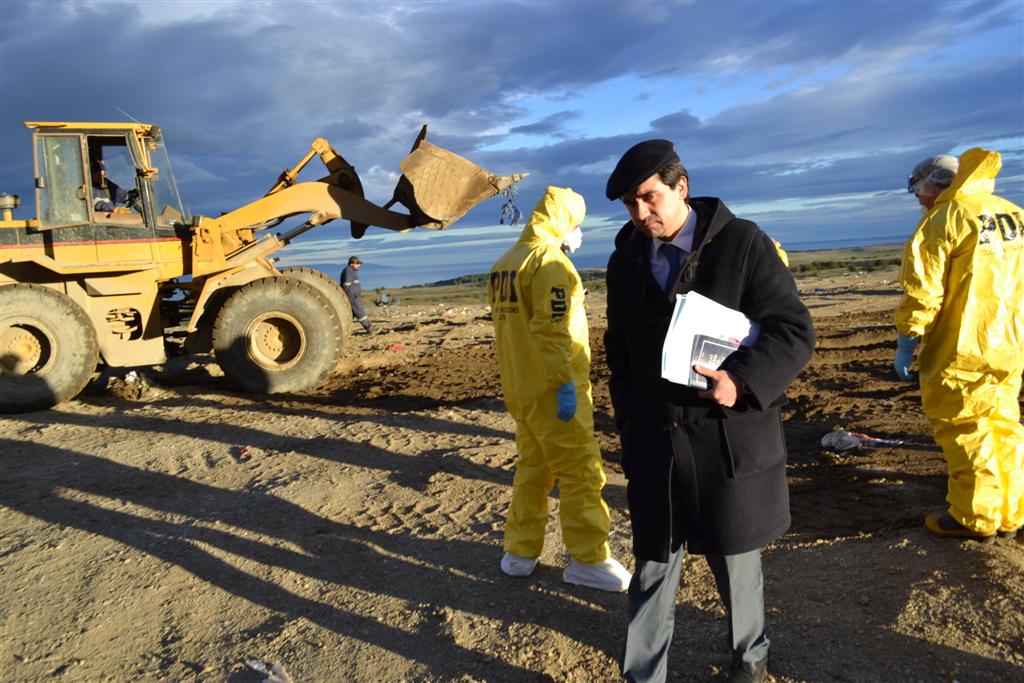 Excavaciones realizadas en el marco de la búsqueda del cuerpo de víctima de femicidio en Punta Arenas