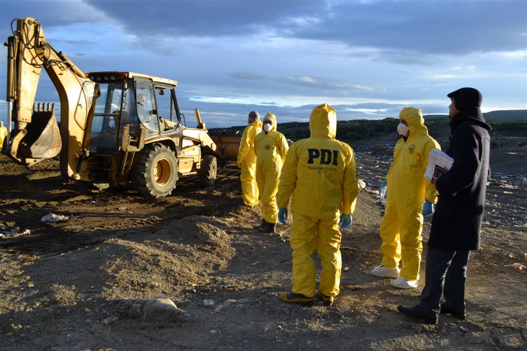 Excavaciones realizadas en el marco de la búsqueda del cuerpo de víctima de femicidio en Punta Arenas