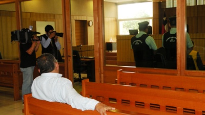 Juan José Gálvez escucha la sentencia que dictó el tribunal.