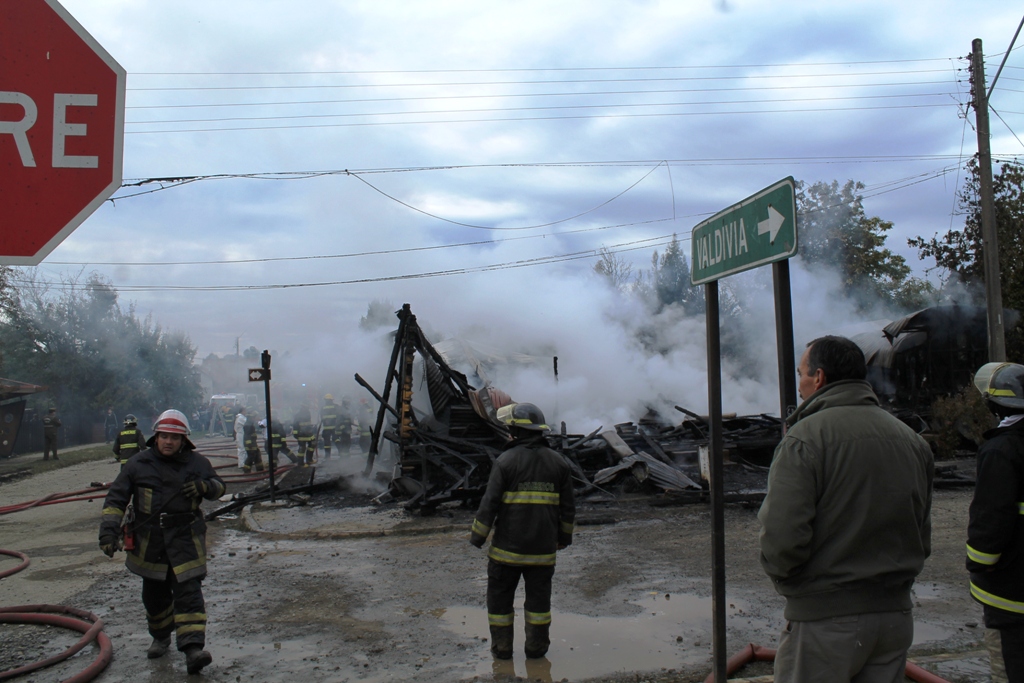 El incendio comenzó ayer aproximadamente a las 8:30 horas.