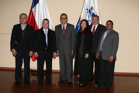 El Fiscal Nacional junto a la comitiva panameña.