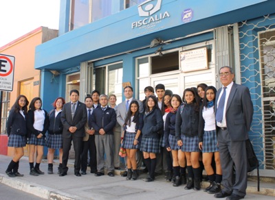El fiscal Alvaro Pérez compartió durante todo el día con los entusiastas estudiantes.  