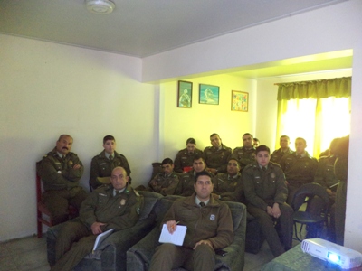 La dotación de Carabineros de Los Vilos, Pichidangui, Canela y la Tenencia de Carreteras siguió atenta la presentación.