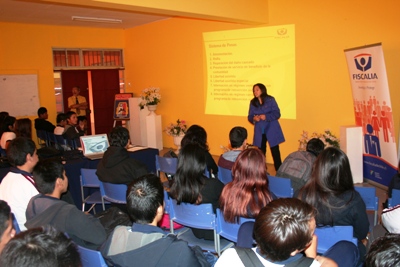 La Fiscal Regional Javiera López realizó una charla alumnos del Liceo B-4 de Arica.