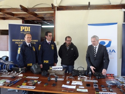 El Fiscal Regional Raúl Guzmán y el Fiscal Adjunto Juan Pavez, concurrieron a dependencias de la PDI una vez culminado el procedimiento.