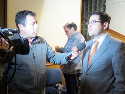 El Fiscal regional, Cristian Paredes, minutos después de la detención del sospechoso.