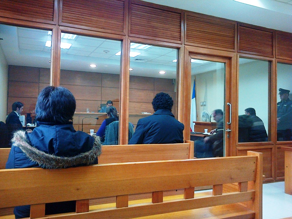Control de detención de imputado por retiro fraudulento de cheques desde Juzgado Civil de Valdivia (Foto de archivo)