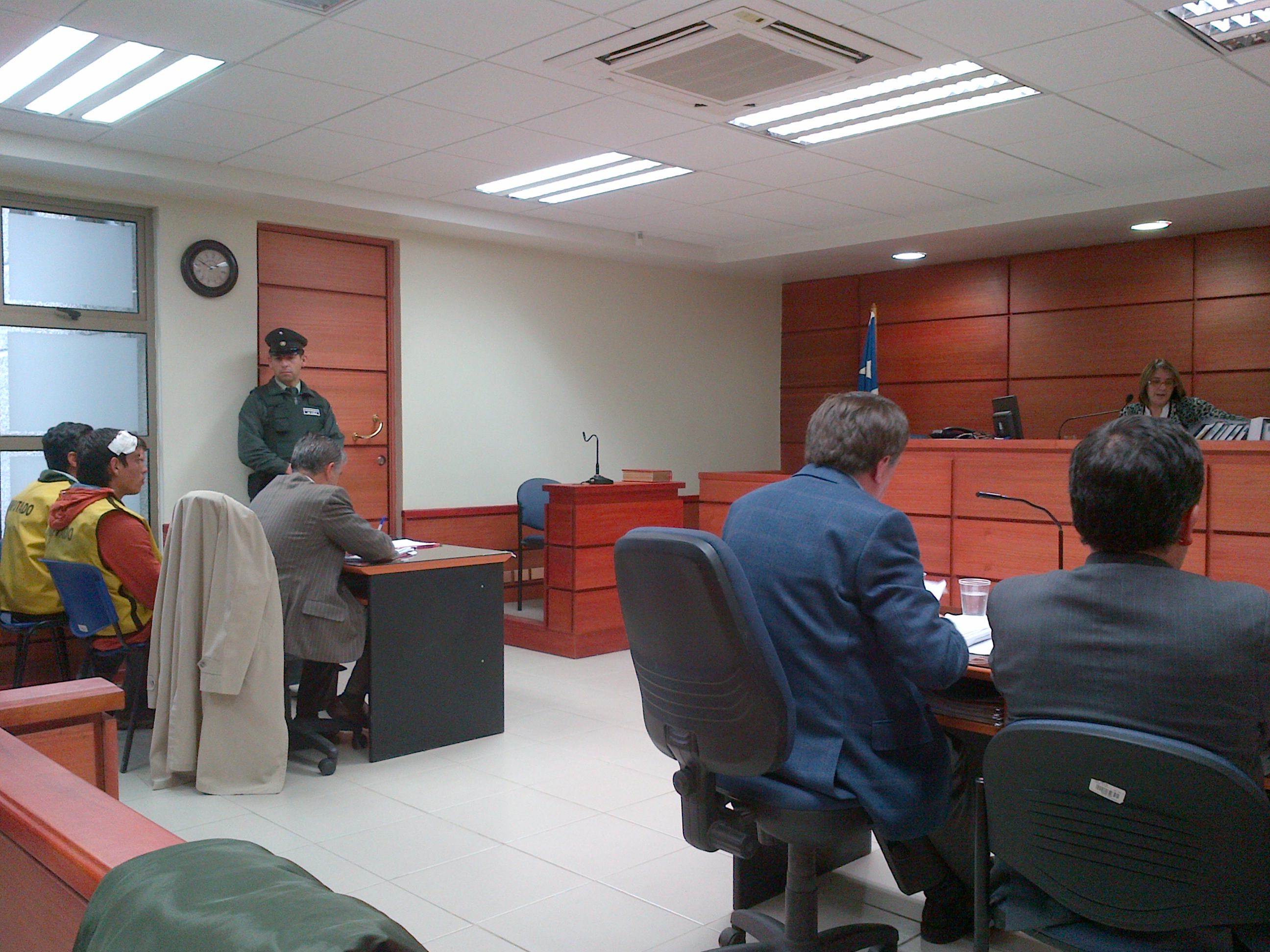 Foto de archivo: Audiencia de formalización de la investigación de esta causa en el Juzgado de Garantía de Mariquina.