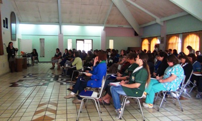 La charla se efectuó en el auditorio de la Obra Don Orione.