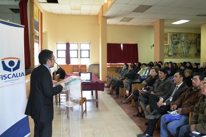 Charla a mujeres trabajadoras y jefas de hogar en Mariquina.