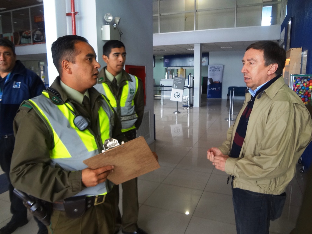 El fiscal Alejandro Ríos se constituyó esta mañana en el aeródromo para instruir las primeras diligencias de investigación.