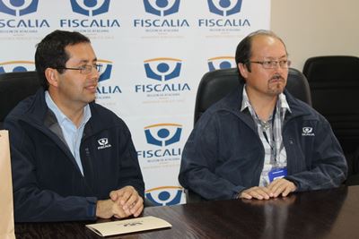 El fiscal Luis Soriano (a la derecha) llegó desde Arica a prestar su apoyo a Atacama.