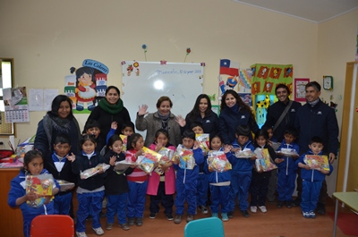 La comitiva de la Fiscalía visitó a los menores del Liceo Internado de Putre.
