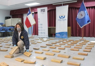 La droga incautada viajaba escondida en toda la carrocería de la camioneta en que viajaban ambos detenidos.