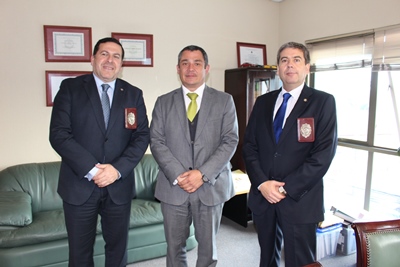 El Prefecto Mauricio Mardones (izquierda) visitó junto al Prefecto Julio Gordon al Fiscal Regional Enrique Labarca