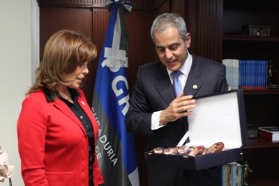 Fiscal Nacional, Sabas Chahuán junto con la Procuradora General de México, Marisela Morales, su par en ese país.