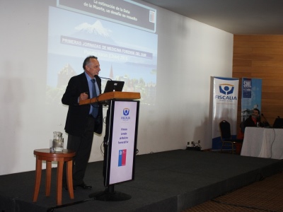 Dr. Aurelio Luna durante las Primeras Jornadas de Medicina Forense del Sur, realizadas en Puerto Varas.