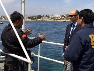 El fiscal Juan Andrés Shertzer se reunió con los funcionarios policiales en el muelle fiscal de la ciudad.