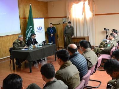 Jefe de la XII Zona de Carabineros, general Jorge Karachón, junto a Fiscal Regional (s) Fernando Dobson.