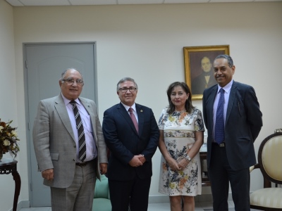 El Fiscal Regional, Raúl Arancibia, junto a los ministros de la Corte de Apelaciones de Iquique.