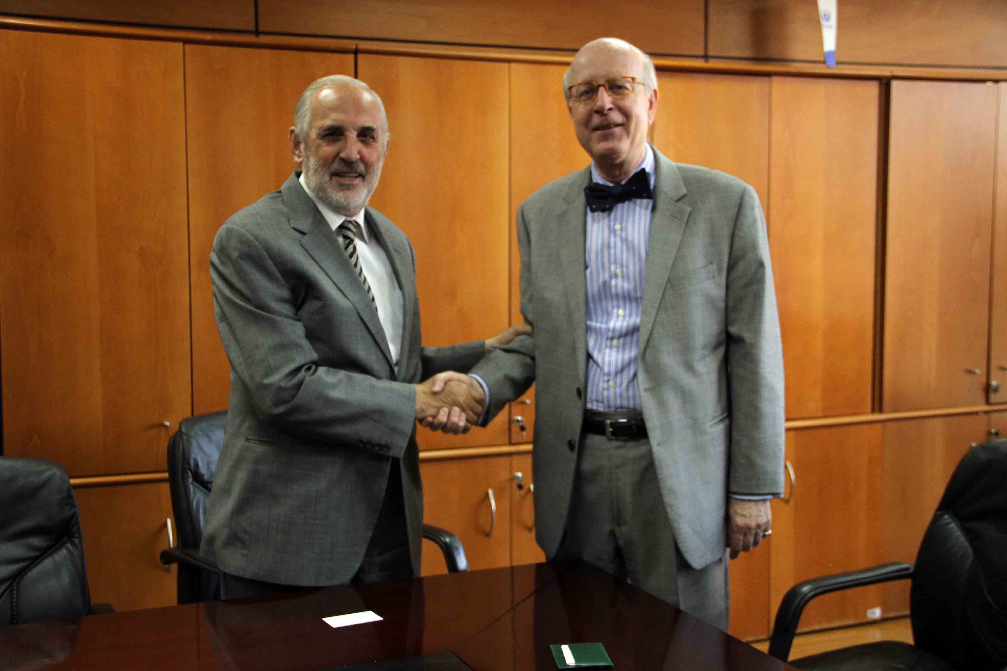 Fiscal Nacional Jorge Abbott junto al embajador Carlos Robles- Fraga