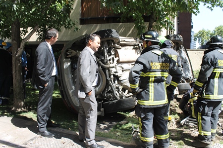 Los fiscales Ernesto Navarro y Eduardo Jurevics se constituyeron en el lugar de la explosión.