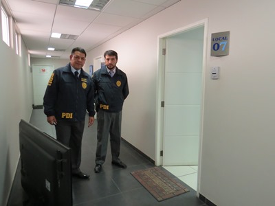 Efectivos de la Bridec inspeccionan las oficinas de AC Inversion en Antofagasta