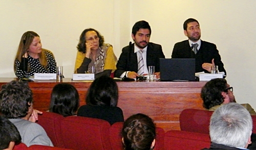 A la derecha, el fiscal Leonardo Tapia durante su exposición.