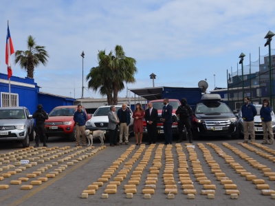 Camionetas y automóviles eran acondicionados con compartimentos especiales para trasladar la droga.