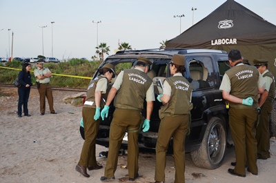 La Fiscal Érika Romero trabaja con un equipo especializado de Carabineros.