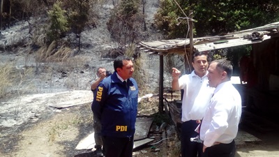 El fiscal Sepúlveda, reunido con personal de la PDI en Quebrada Verde, Valparaíso.