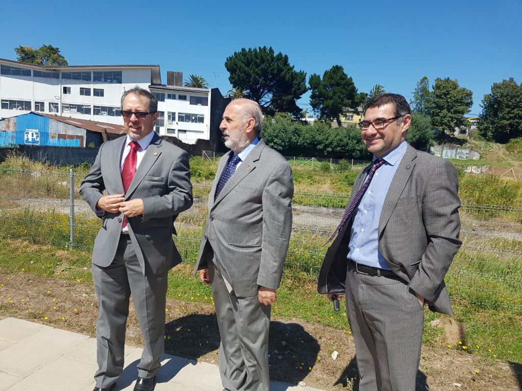 El Fiscal Nacional junto al Fiscal Regional Juan Agustín Meléndez (a la izquierda) en el terreno.