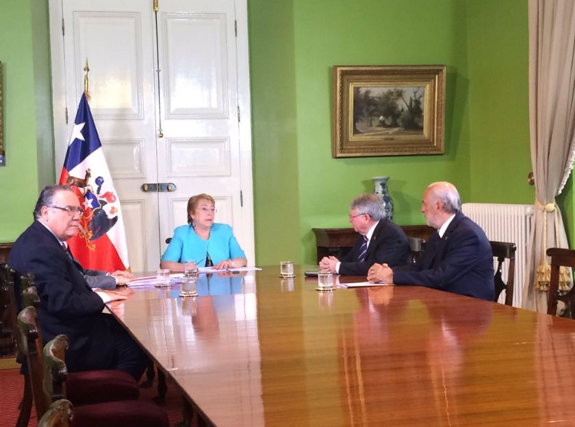 Abbott participó hoy en una reunión de coordinación encabezada por la Presidenta Michelle Bachelet
