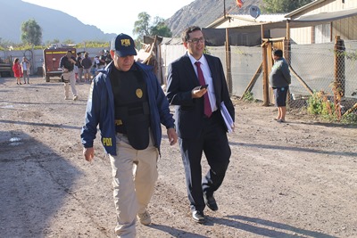El fiscal Gabriel Meza dirigió las diligencias del caso en el mismo lugar de los allanamientos.
