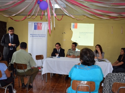 Reunión en la sede vecinal de la Población Osvaldo Mendoza.