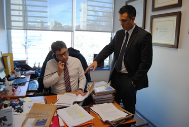 El Fiscal Osvaldo Yáñez junto al abogado asistente Pierre Neira