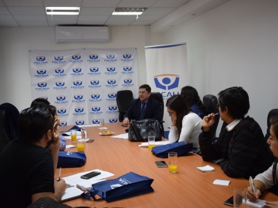 Abogado asesor jurídico Nelson Díaz, responde consulta de los alumnos de la Escuela de Periodismo.