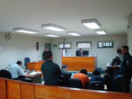 El juez de Garantía decretó la prisión preventiva e internación provisoria de los imputados. 