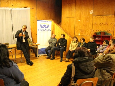 Con vecinos de Castro se reunió Fiscal Regional Marcos Emilfork en visita a Chiloé.