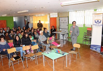 El fiscal Ariel Guzmán aclaró cada una de las consultas de los asistentes al encuentro.