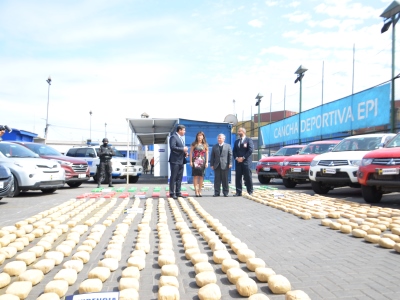 Junto a la droga, se incautaron también siete camionetas y dos vehículos.