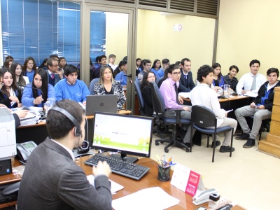 Estudiantes del Liceo "Carmela Carvajal de Prat" de Osorno participaron en simulación de juicio oral.