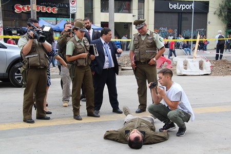 Reconstitución de escena en plaza de Maipú